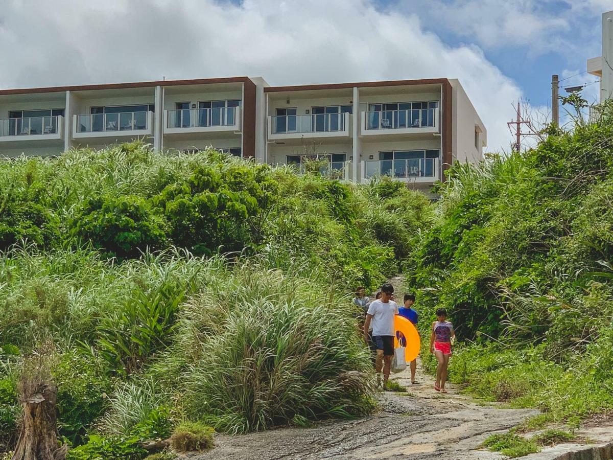 Hideout Okinawa Uruma Exteriör bild
